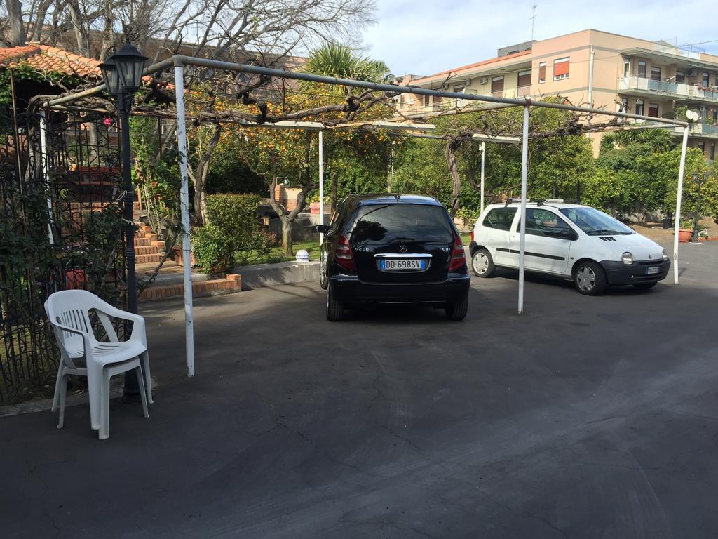 B&B Il Bagolaro Dell'Etna Sant'Agata Li Battiati Bagian luar foto